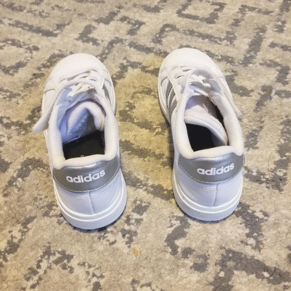 Little girl Adidas sneakers - Picture 2 of 4